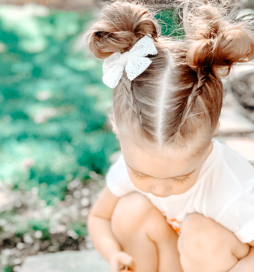 The Dainty Lace Bow