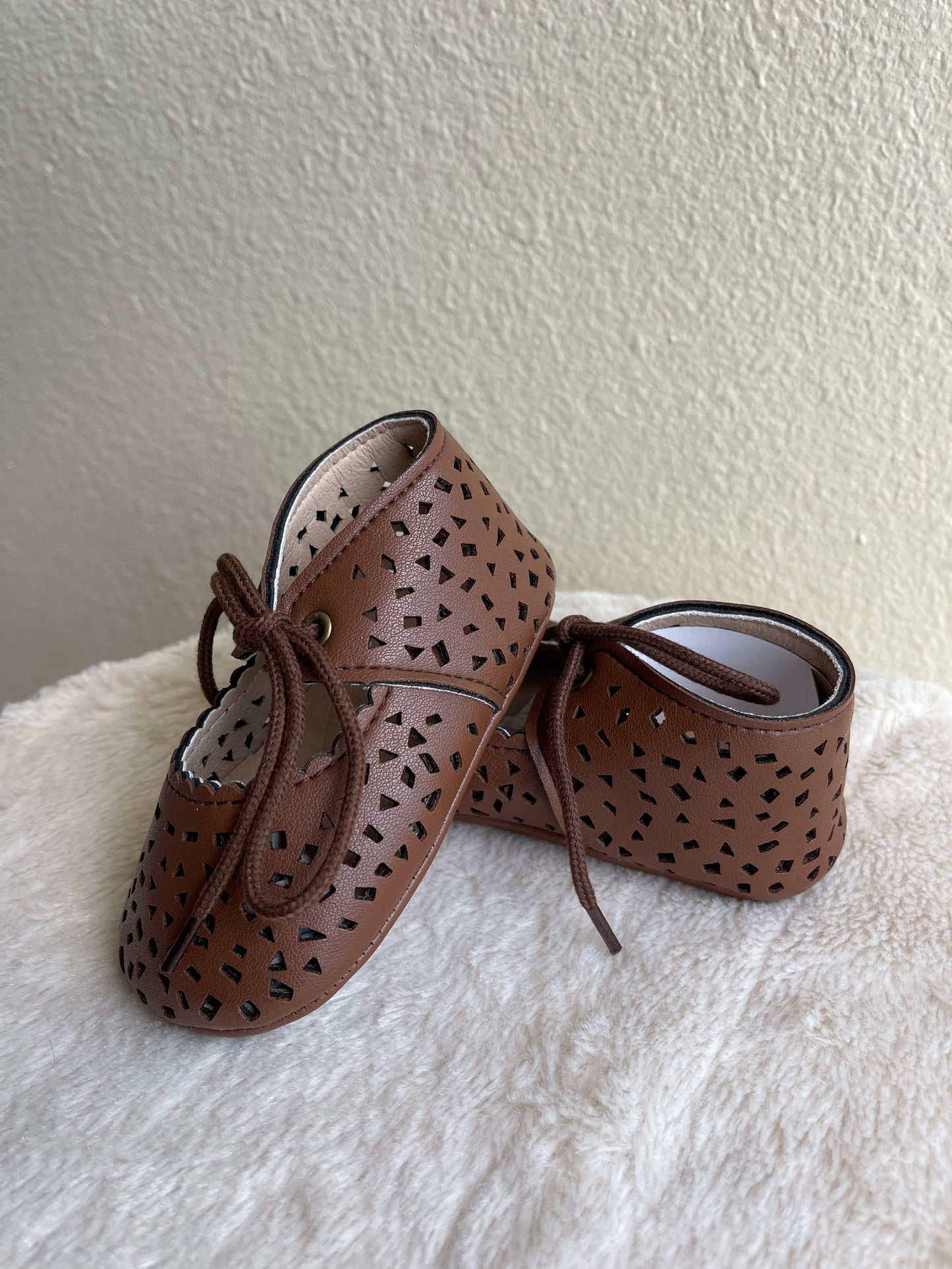 Eyelet Shoe - Auburn