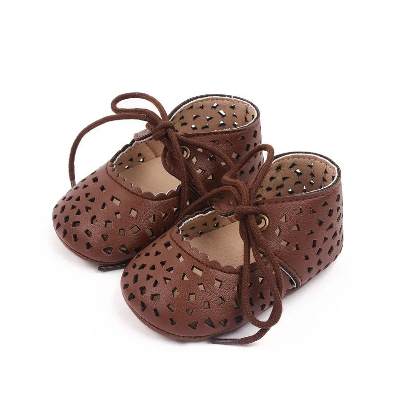 Eyelet Shoe - Auburn