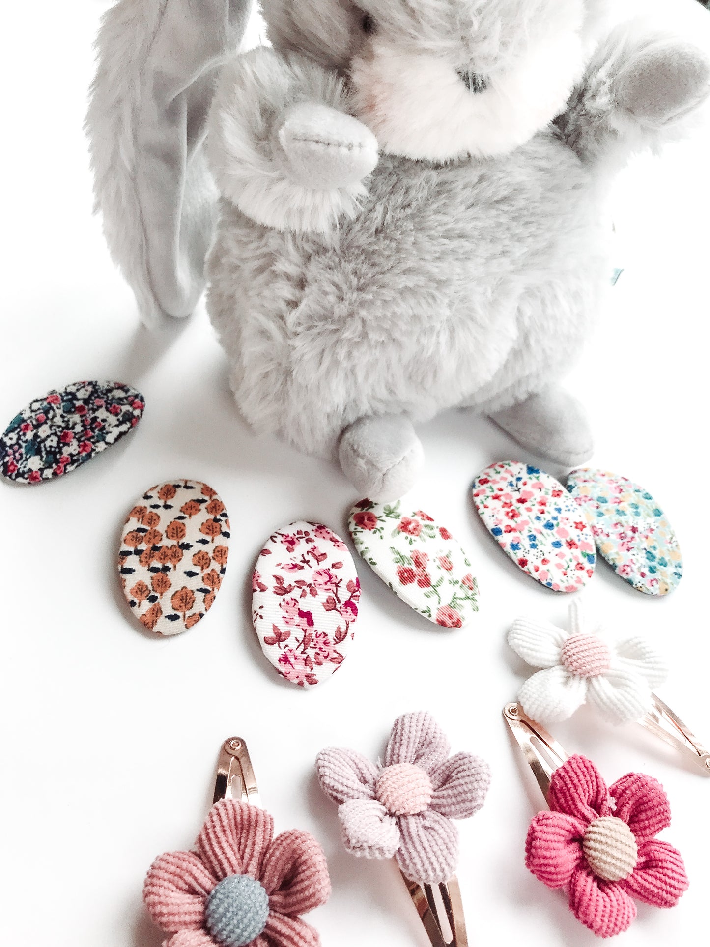 Vintage Floral Clips - 6 Colors
